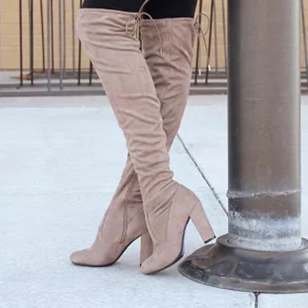 Over the Knee - Thigh High Boots in caelectrogrey